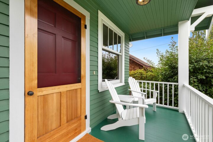 Property Photo:  4611  34th Avenue W  WA 98199 