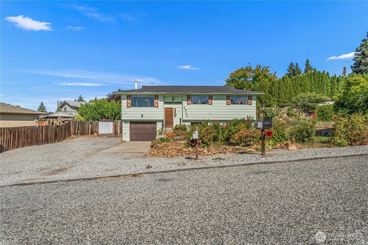 Property Photo: 1711 7th Street NE WA 98802