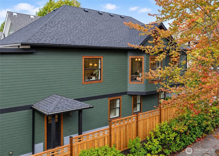 Property Photo: 1403 31st Avenue WA 98122