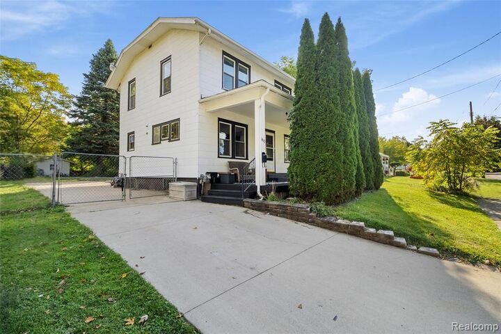 Property Photo:  1410 Begole Street  MI 48503 
