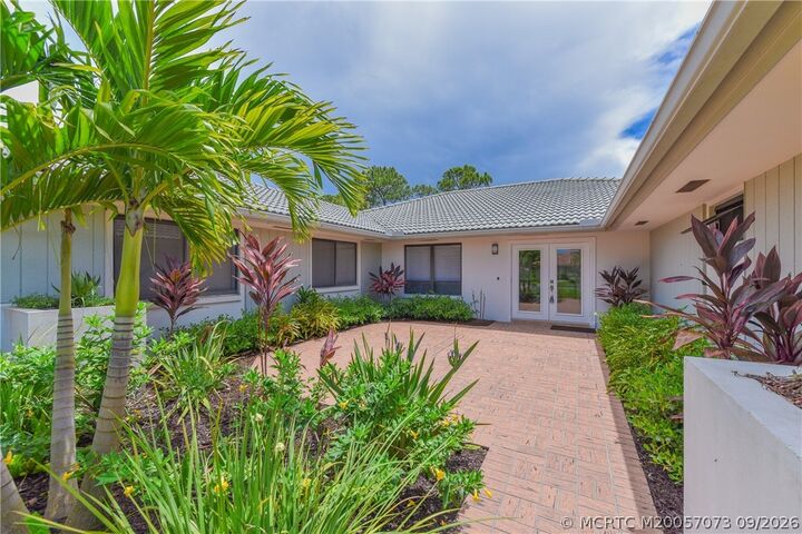 Property Photo:  