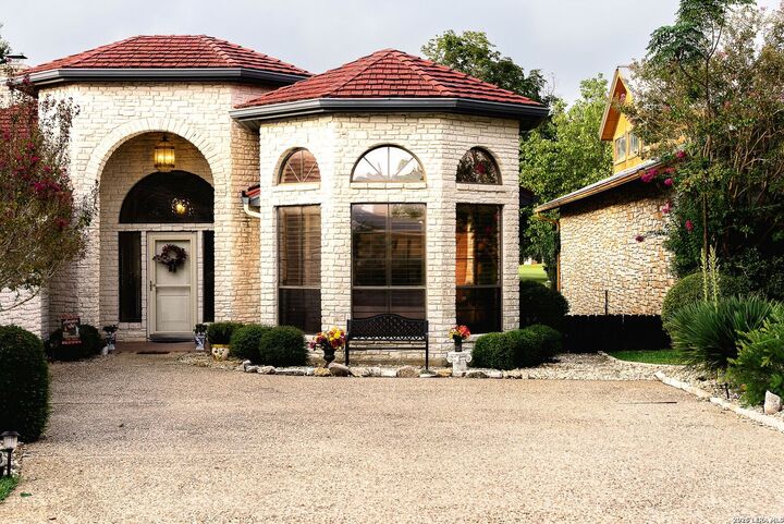 Property Photo:  523 Oakland Hills Ln  TX 78028 