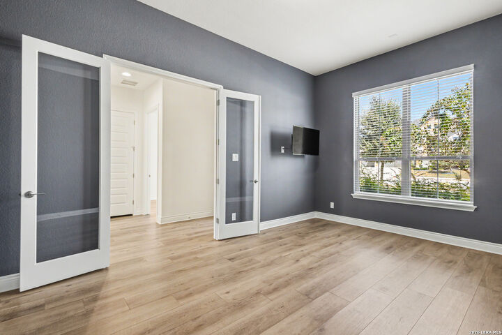 Property Photo:  214 Vizcaya  TX 78006 