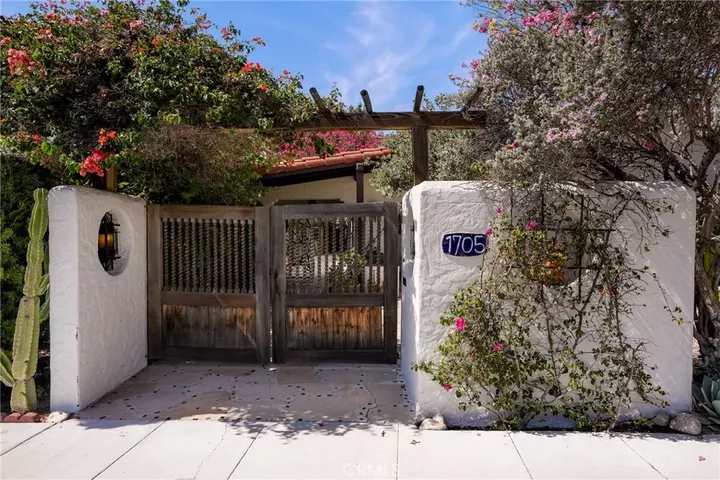 Property Photo: 1705 S Genesee CA 90019