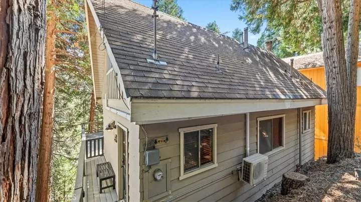 Property Photo:  613 E Victoria Court  CA 92352 