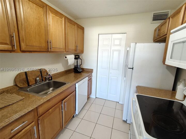Property Photo:  500 NE 2nd St 225  FL 33004 