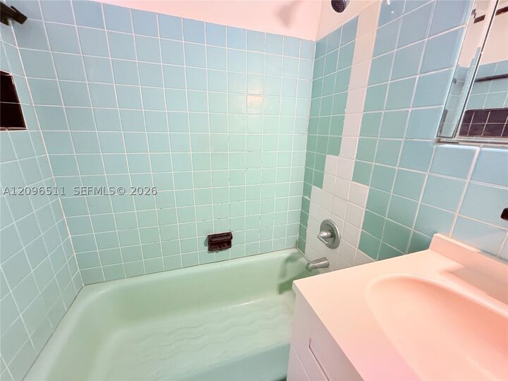 Property Photo:  255 W 24th St 435  FL 33140 