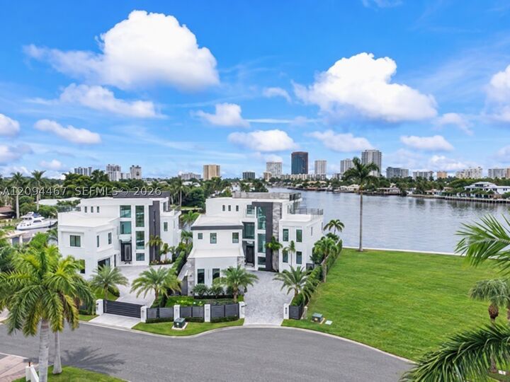 Property Photo: 350 Circle Dr FL 33062