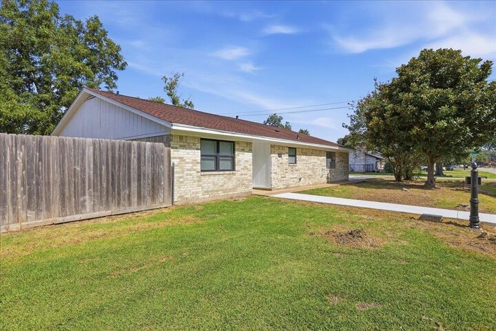 Property Photo: 2302 9th St TX 77651