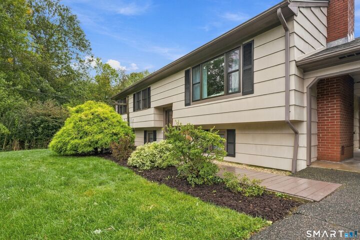 Property Photo:  30 Dellwood Drive  CT 06460 