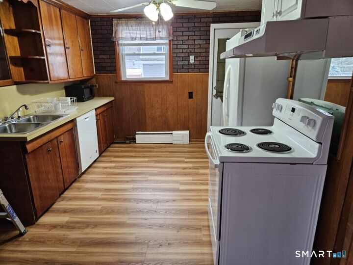 Property Photo:  44-46 Hoyt Street 1  CT 06810 