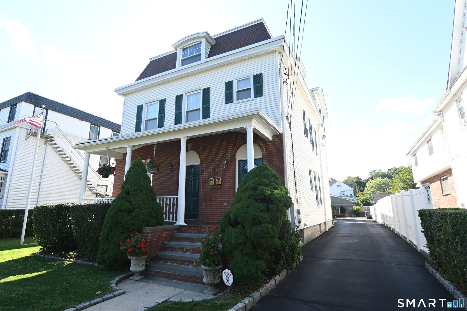 Property Photo:  26 Elm Tree Place  CT 06906 