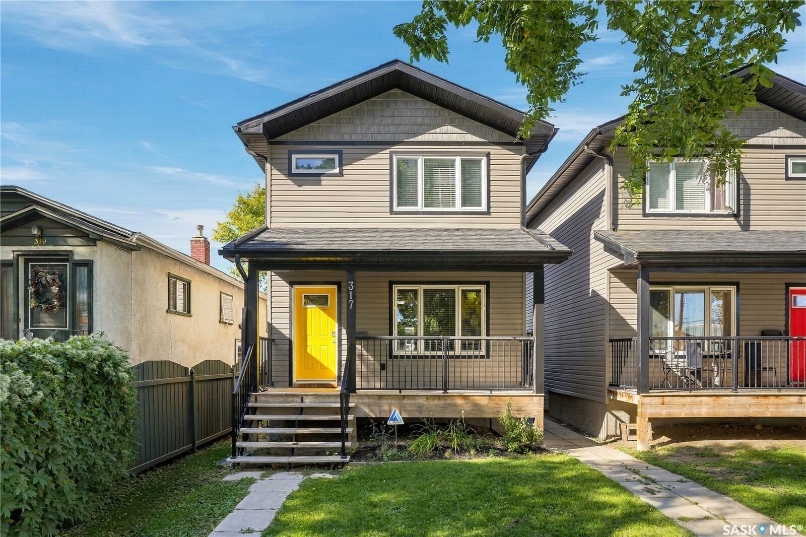 Property Photo:  317 G Avenue S  SK S7M 1V2 