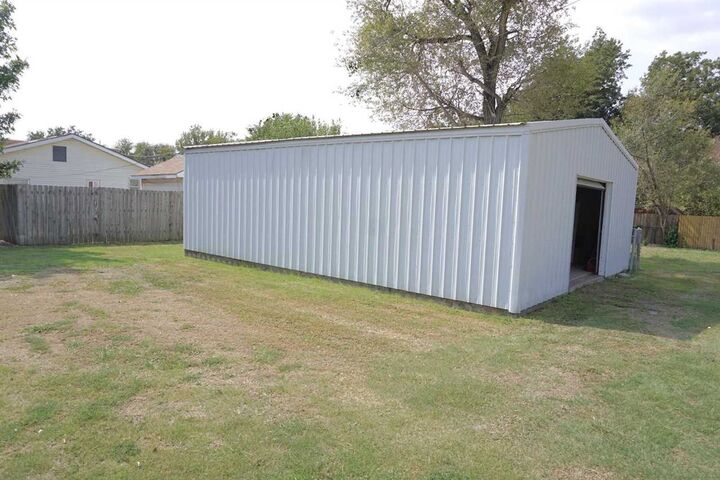 Property Photo: 1700 N 1st Street OK 74601-2639