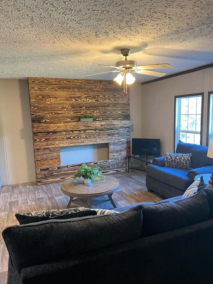 Property Photo: 8464 Reedy Creek Rd VA 24202