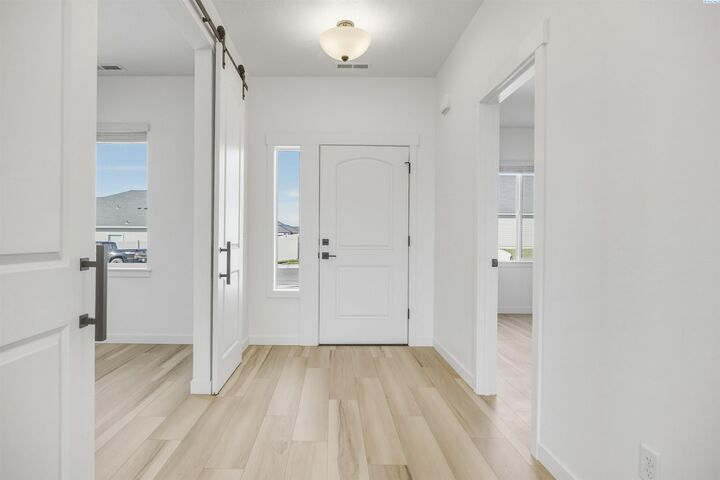 Property Photo:  128 Scott Rd  WA 99350 