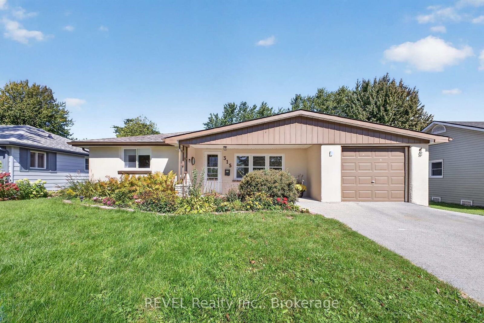 Property Photo:  315 Park Avenue W  ON N1A 1M7 