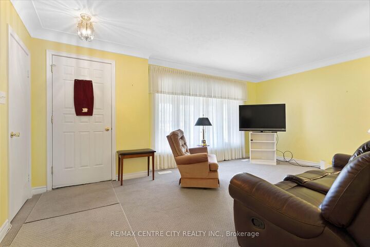 Property Photo:  297 Wilson Avenue  ON N2C 1G9 