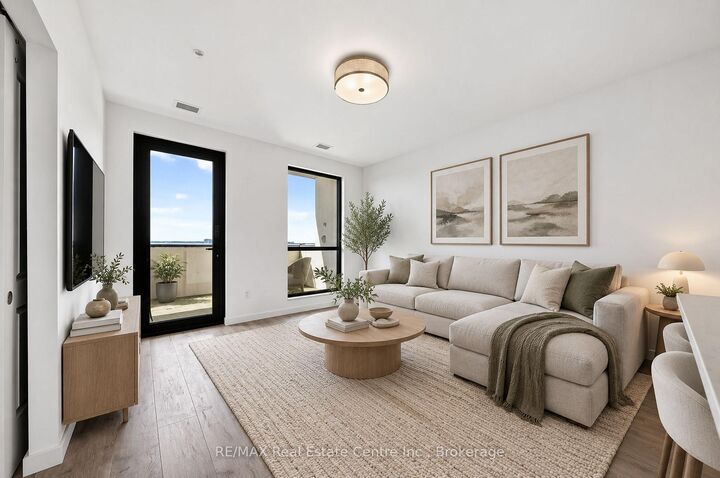 Property Photo:  181 King Street S 1607  ON N2J 0E7 