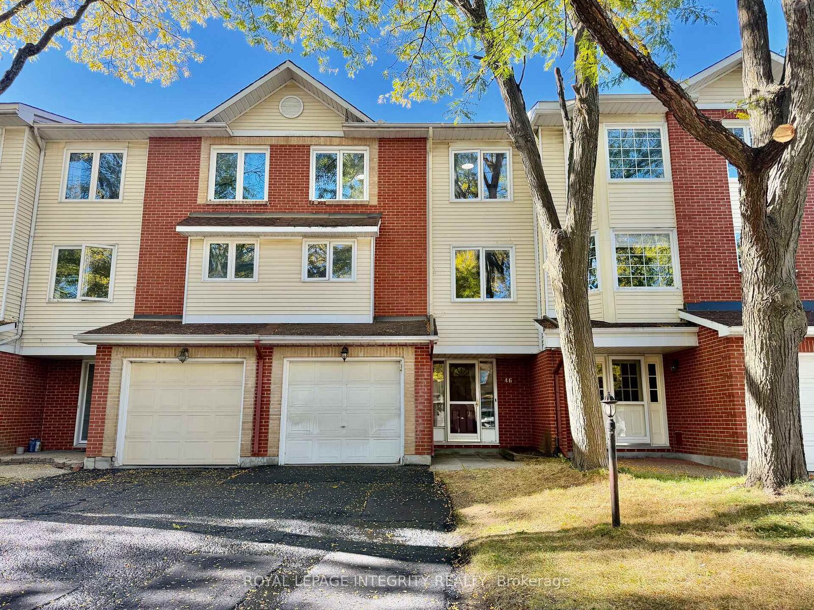 Property Photo:  46 Arbordale Crescent  ON K2G 5C9 