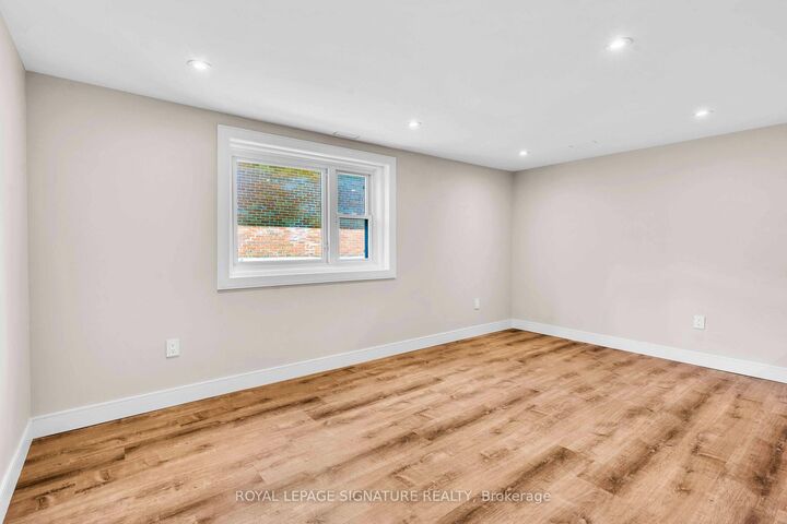 Property Photo:  986 Srigley Street Unit B  ON L3Y 1Y3 