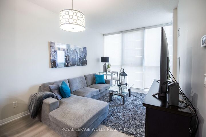 Property Photo:  75 Eglinton Avenue W 1601  ON L5R 0E5 