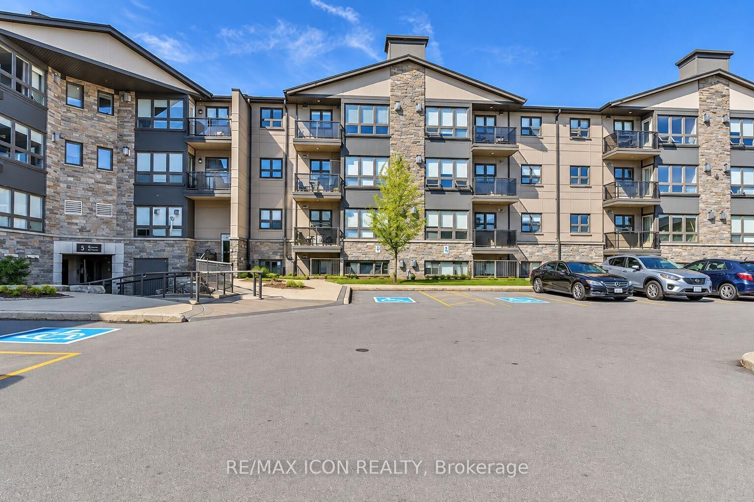 Property Photo:  5 Jacksway Crescent 308  ON N5X 3T6 