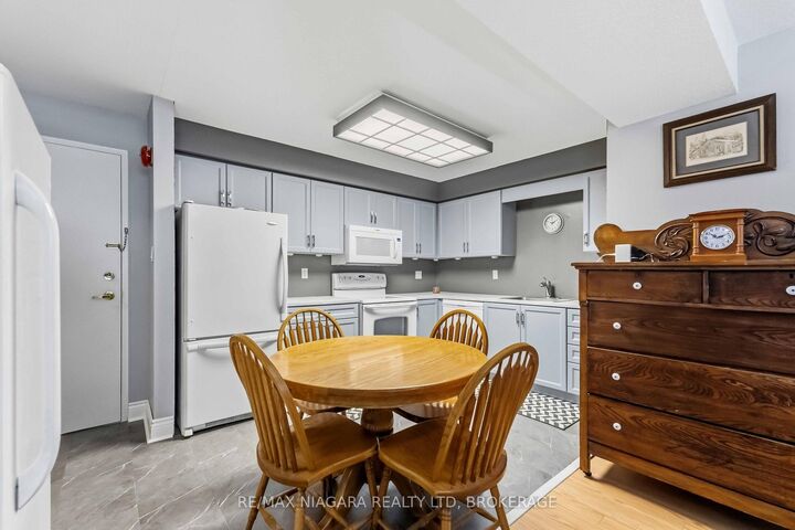 Property Photo:  78 Roehampton Avenue 101  ON L2M 7W9 