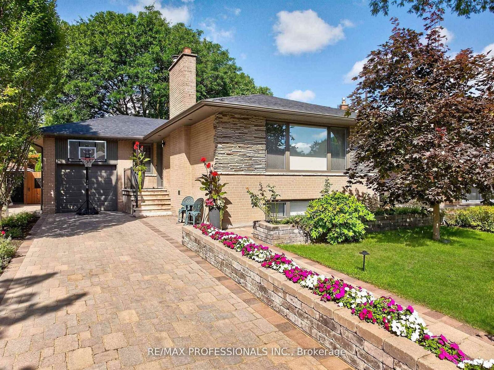 Property Photo:  57 Merrygale Crescent  ON M9B 5N9 