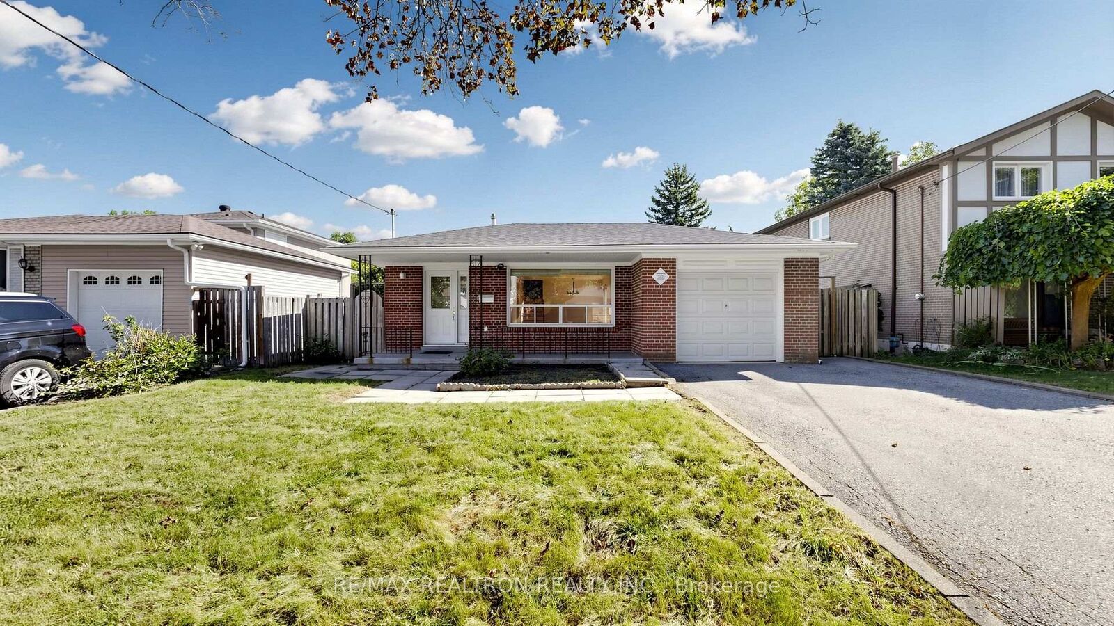 Property Photo:  23 Lesgay Crescent  ON M2J 2H9 