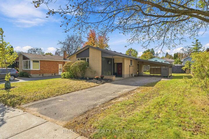 Property Photo:  1271 Franklin Drive  ON K9H 6Z3 