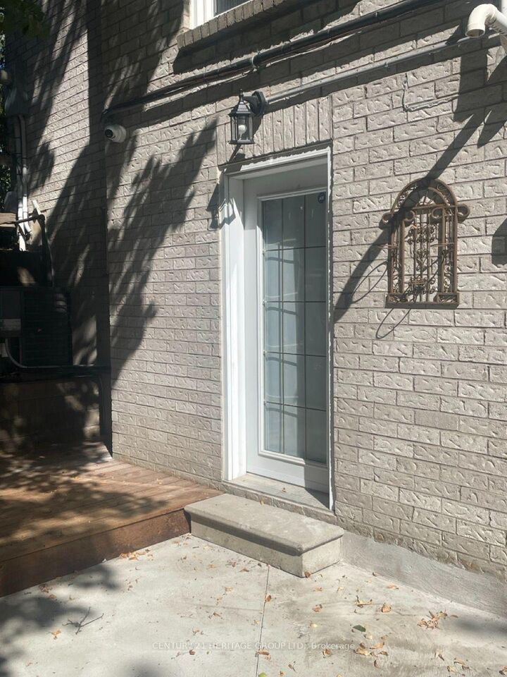 Property Photo:  6586 Snow Goose Lane Bsmt  ON L5N 5H4 