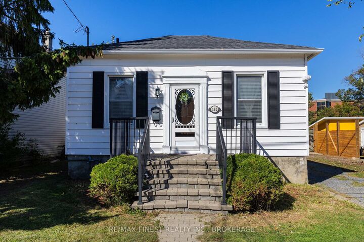 Property Photo:  125 James Street  ON K7K 1Z5 