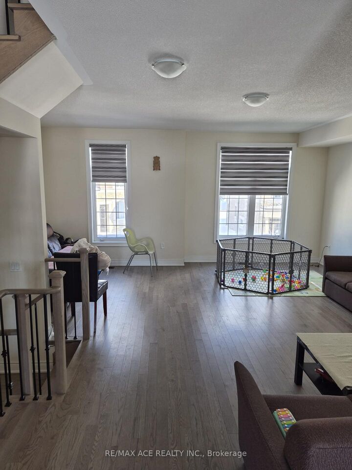 Property Photo:  32 Andress Way  ON L3S 0E9 