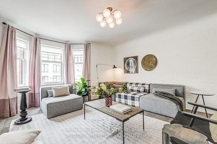 Property Photo:  795 College Street 2B  ON M6G 1C7 
