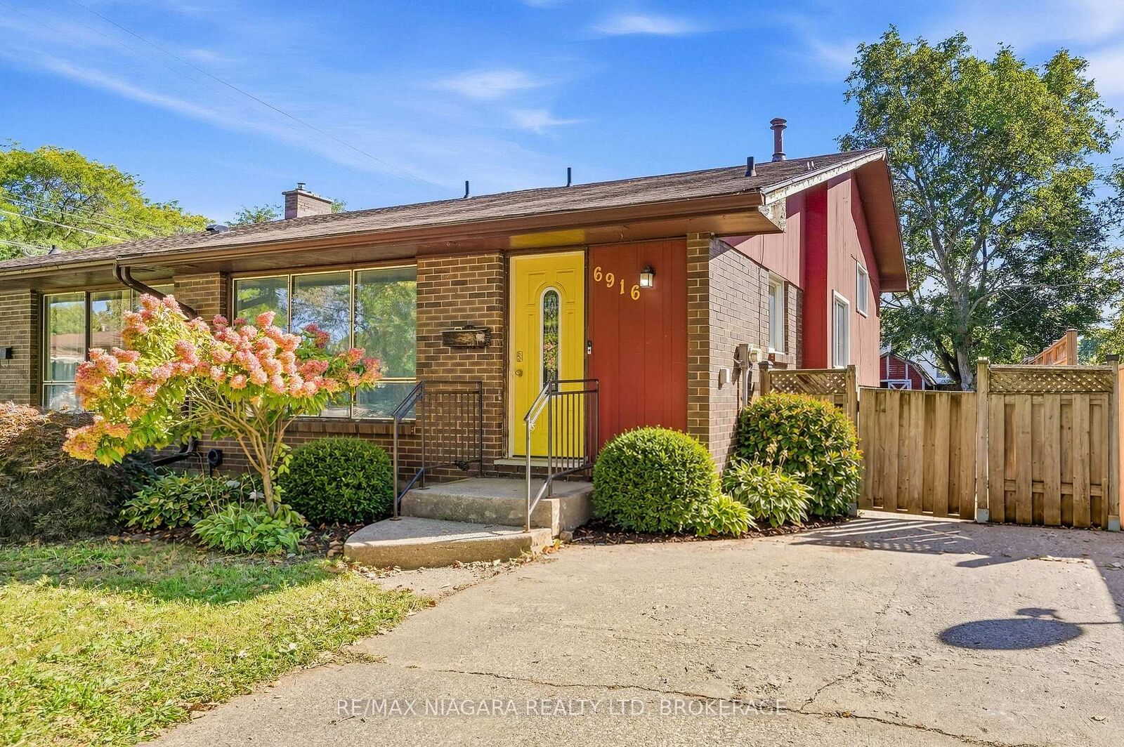 Property Photo:  6916 Dolphin Street  ON L2E 6Y2 