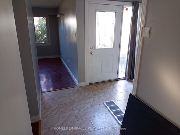 Property Photo:  123 Mooregate Crescent  ON N2M 2E9 