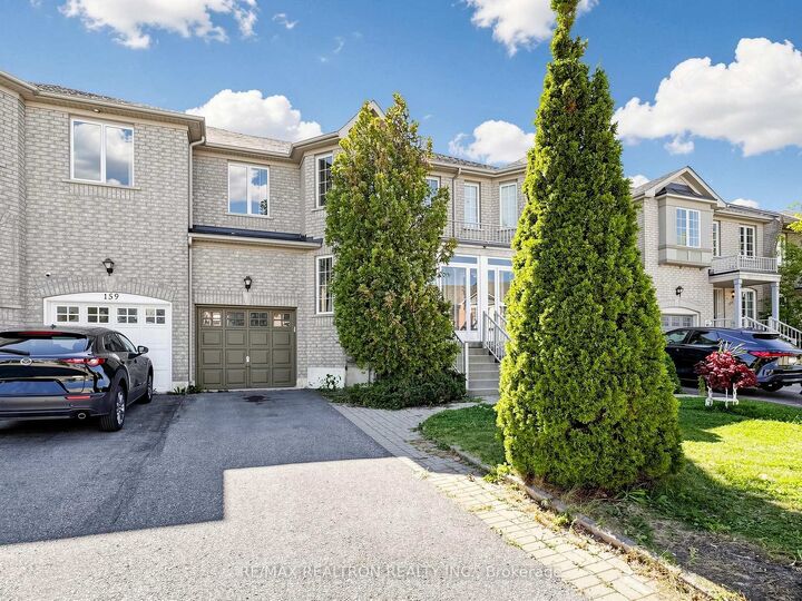 Property Photo:  157 Nahanni Drive  ON L4B 4H5 