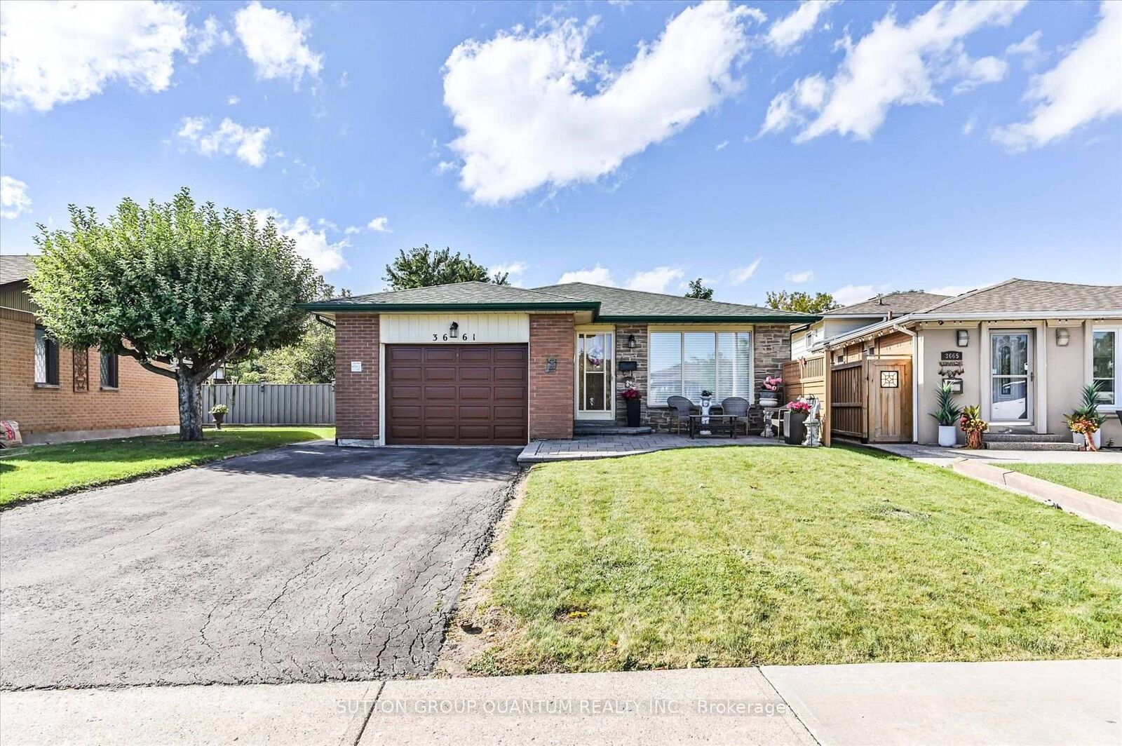 Property Photo:  3661 Keenan Crescent  ON L4T 3M1 