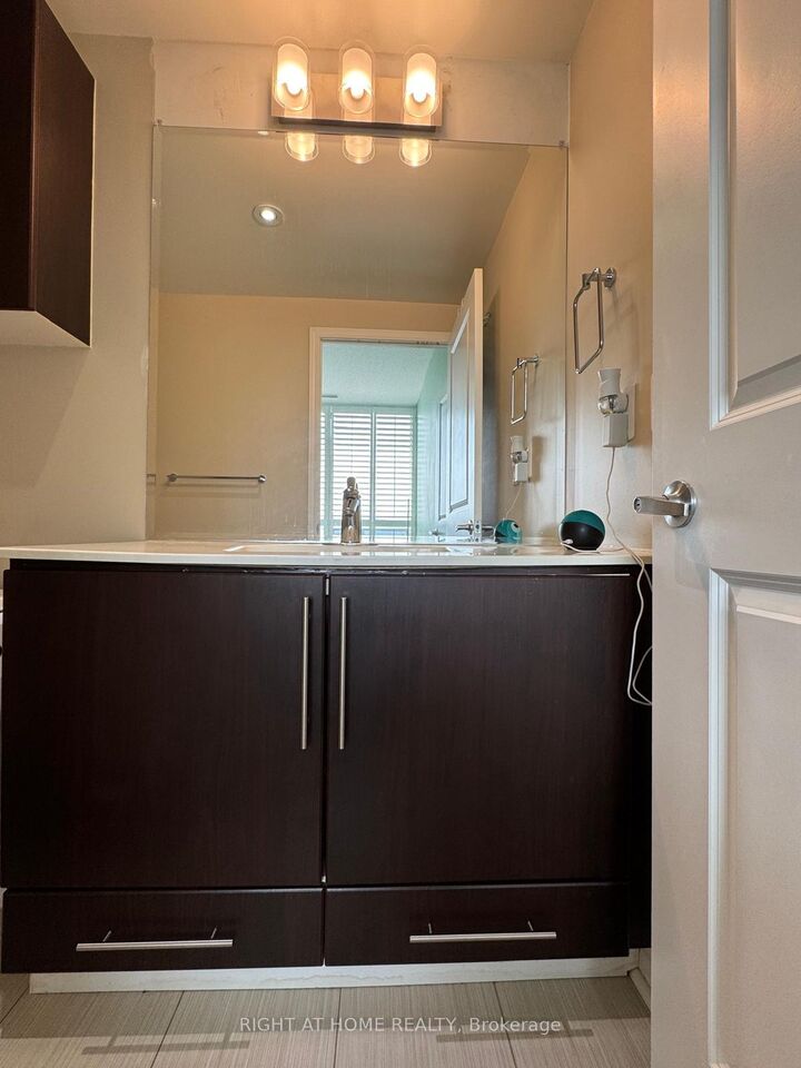 Property Photo:  2885 Bayview Avenue 806  ON M2K 0A3 