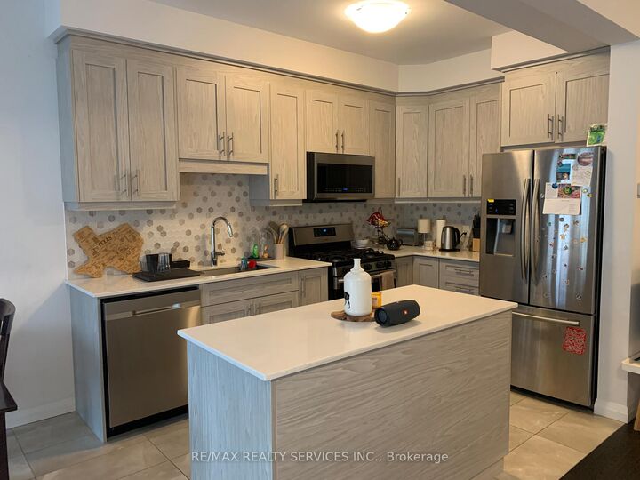Property Photo:  6 Shay Lane  ON L9G 3K9 