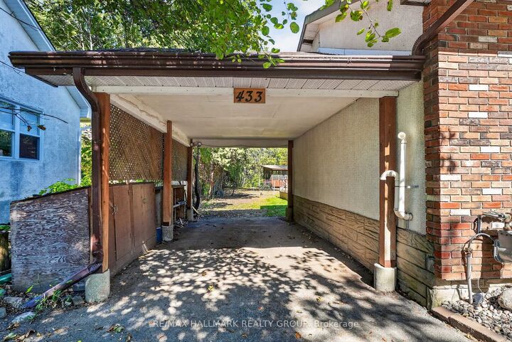Property Photo:  433 Pleasant Park Road  ON K1H 5M9 