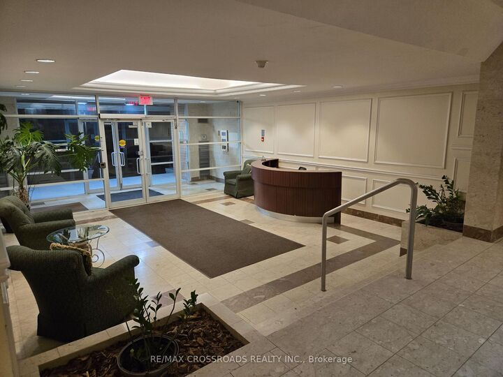 Photo de la propriété:  9 Chalmers Road Ph02  ON L4B 3N3 