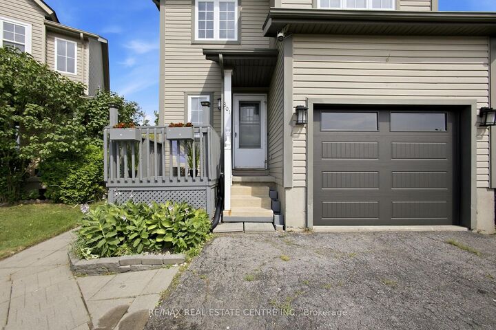 Property Photo:  801 Hunters Gate Crescent  ON N4V 1G3 