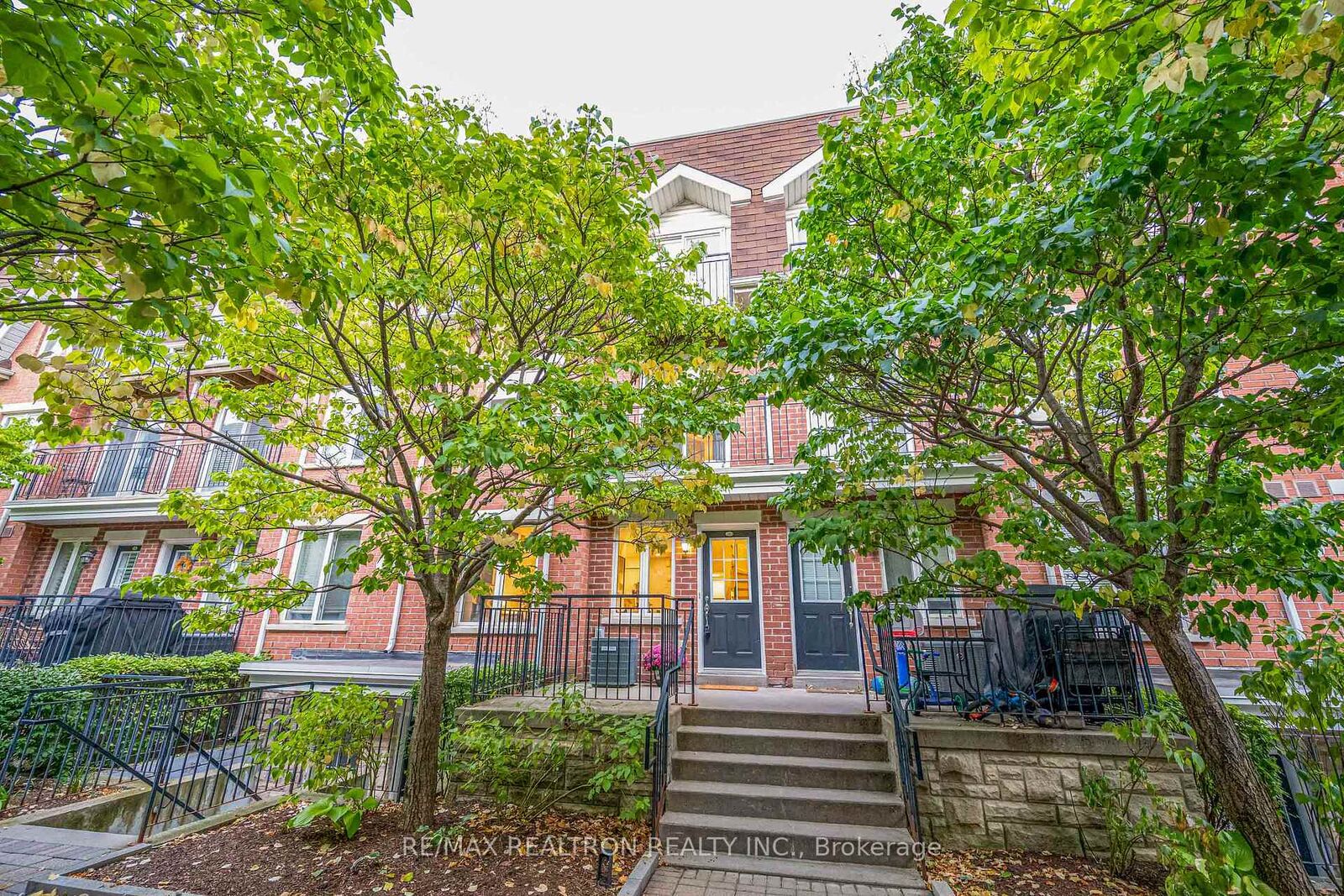 Property Photo:  50 Joe Shuster Way 205  ON M6K 1Y8 