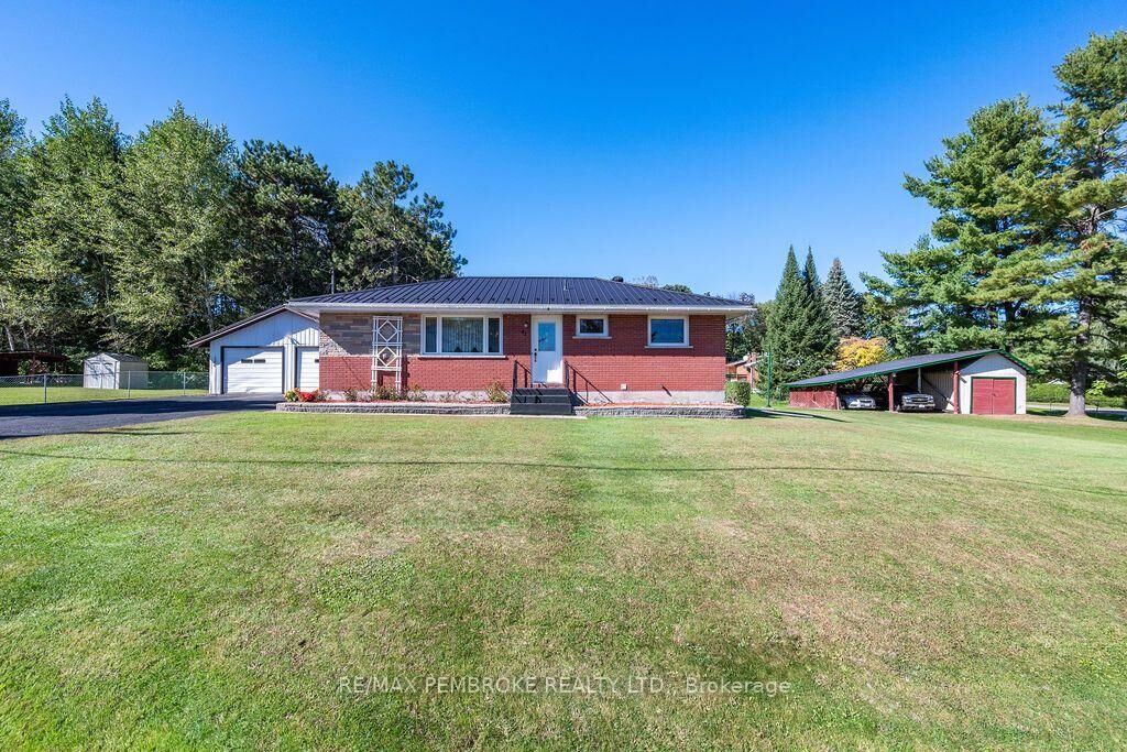 Property Photo:  41 Centre Street W  ON K8A 7E8 