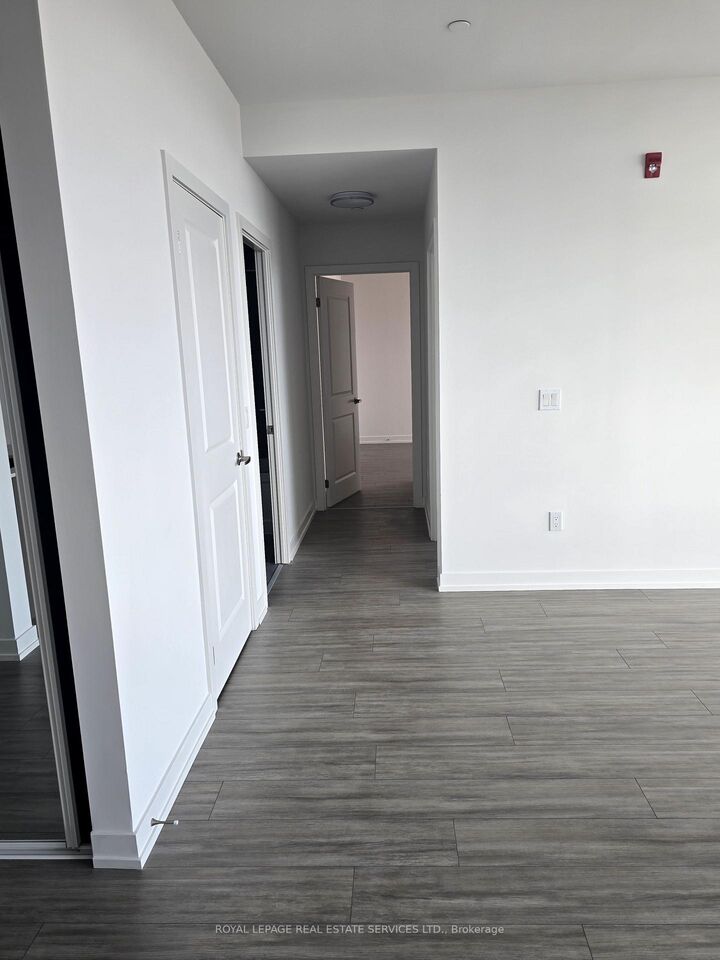 Property Photo:  1010 Dundas Street Ph05  ON L1N 2K2 