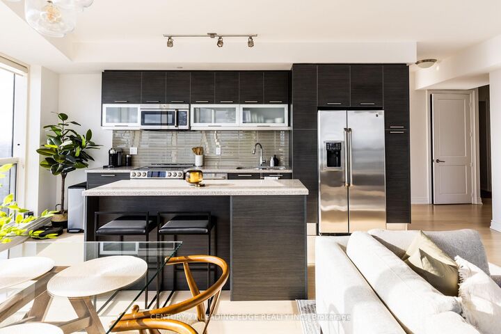 Property Photo:  388 Yonge Street 7310  ON M5V 3V6 