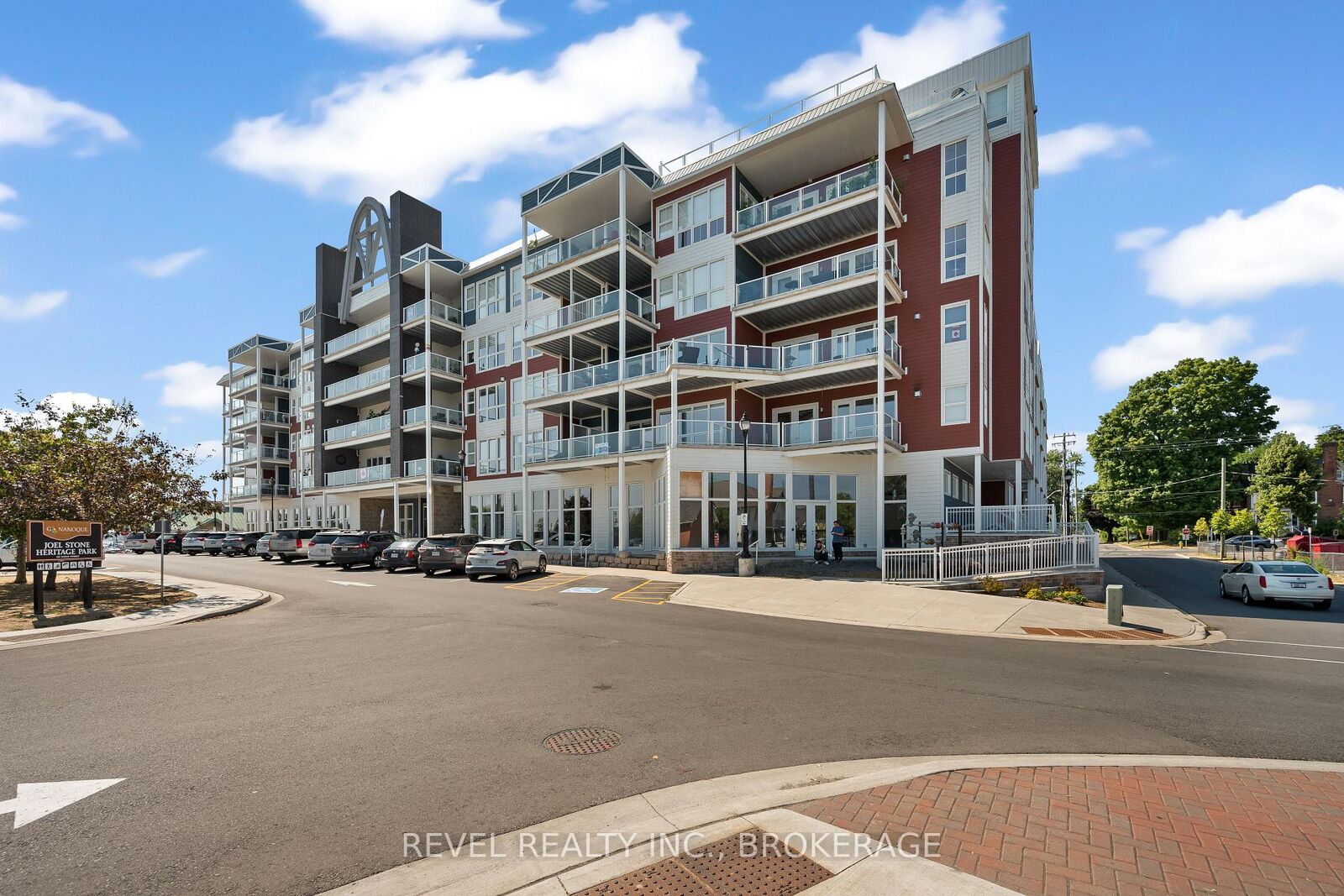 Property Photo:  130 Water Street E 14  ON K7G 0A8 