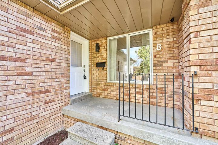 Property Photo:  8 Landerville Lane  ON L1C 4W8 